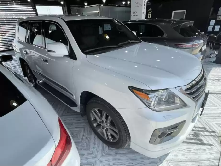مستعملة Lexus LX للبيع في الدوحة #13260 - 1  صورة 